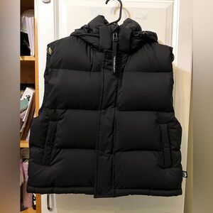 Aritzia - The Super Puff Shorty Vest - CliMATTE, Black, Small